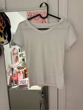 KOTN White Short Sleeve V-Neck Tee